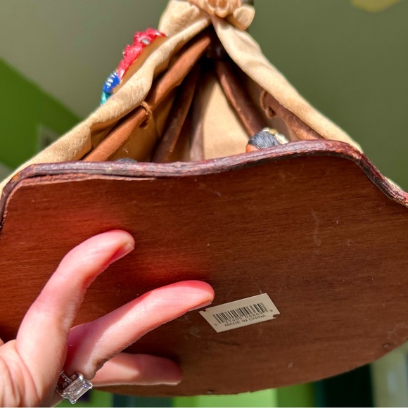 VTG Native American Family Huddled In Tipi Still Life Collectible 3D Art Accent - Picture 10 of 11